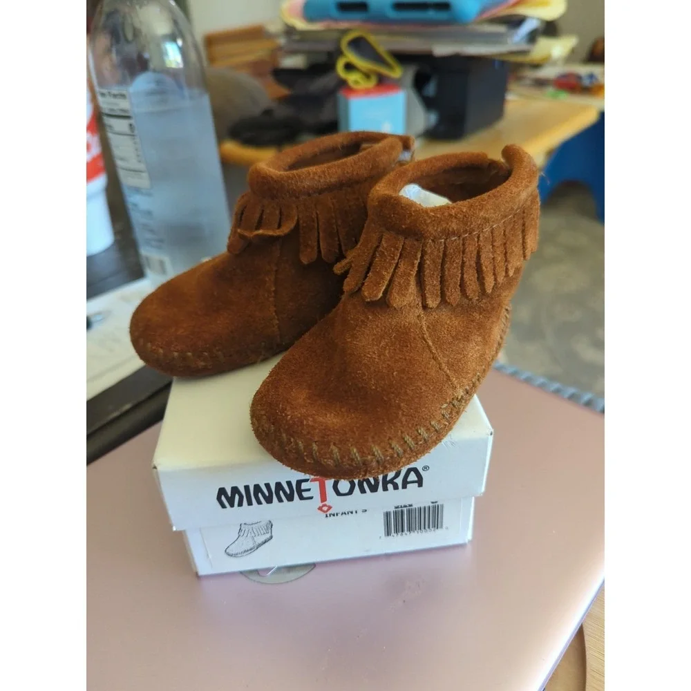Minnetonka Leather Infant Baby Brown Suede Moccasins, Style 1182 Size 3 NIB